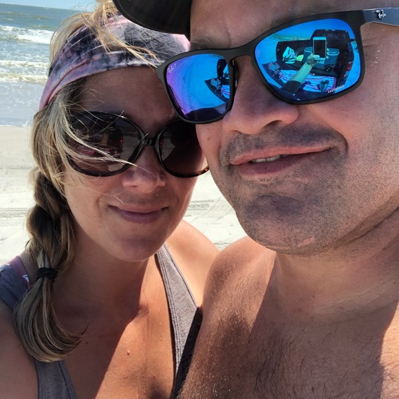 Meet your Posher, Apryl - Picture 1 of 1